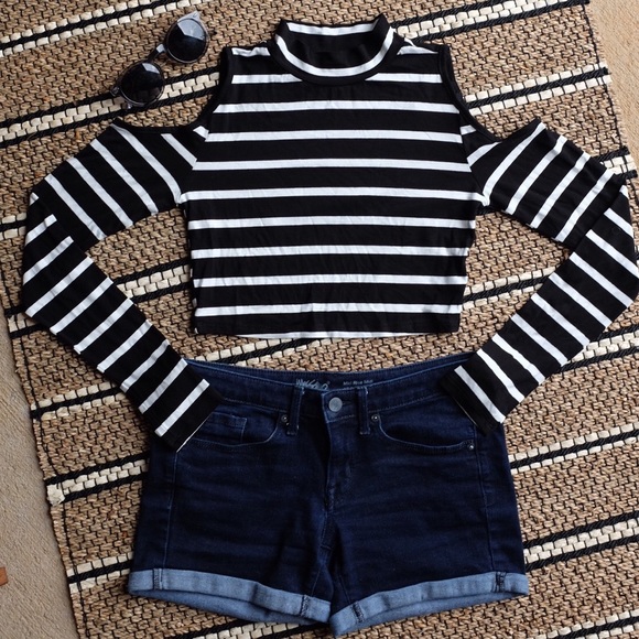Forever 21 Tops - Colder Shoulder Striped Crop Top!