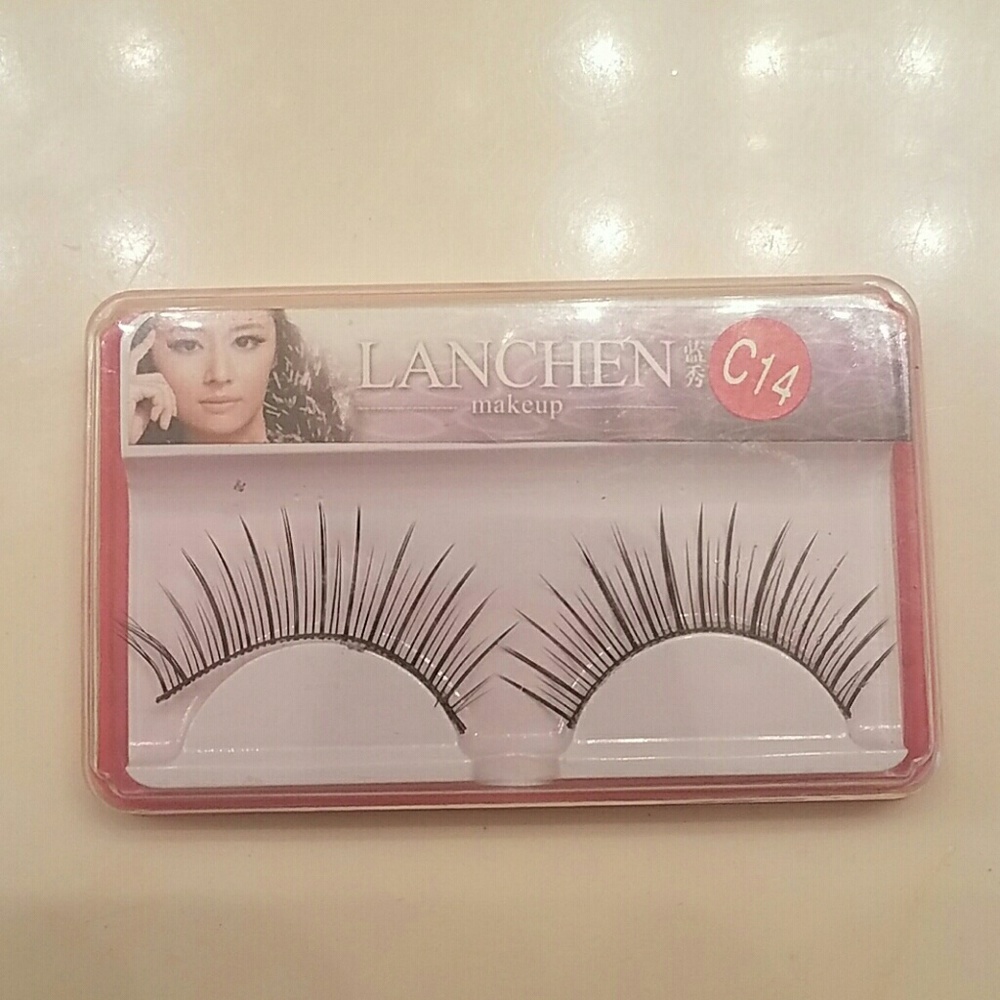 False eye lashes