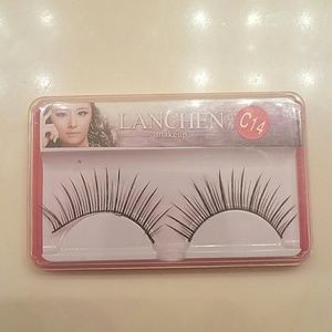False eye lashes