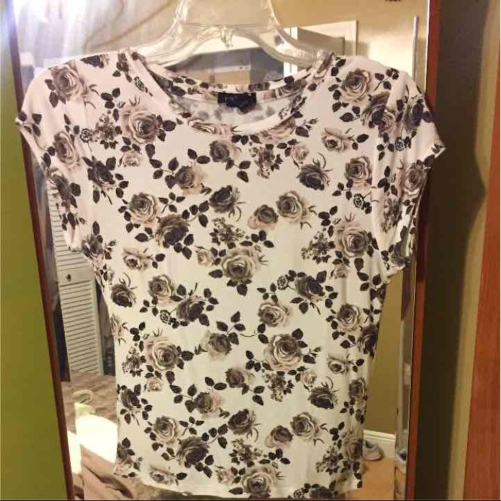 White and brown crop top