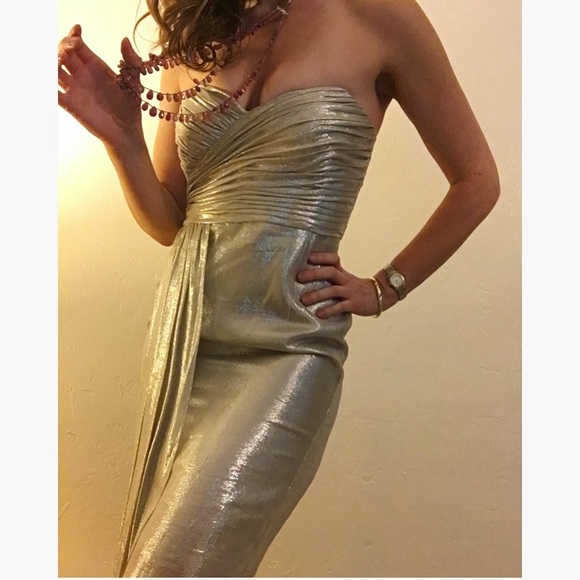 Vera Wang Dresses & Skirts - 🎀SALE!!🎀 Vera Wang cocktail dress 👗