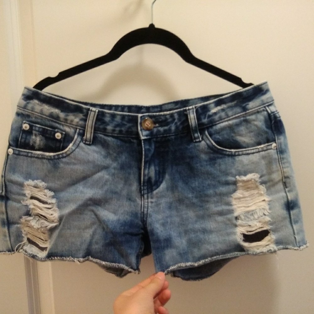 <SOLD> Super Stylish Destroyed Shorts