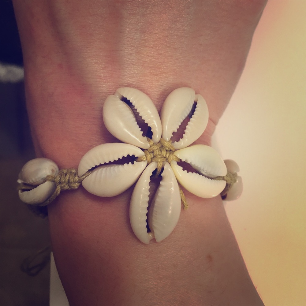 Poka shell bracelet