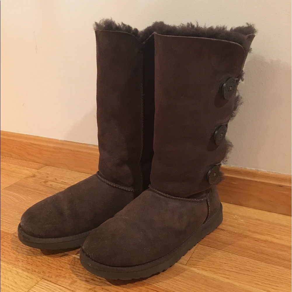 Tall Bailey Button UGG boots in chocolate. Size 8.