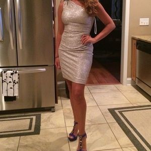 Maggie London one shoulder Dress