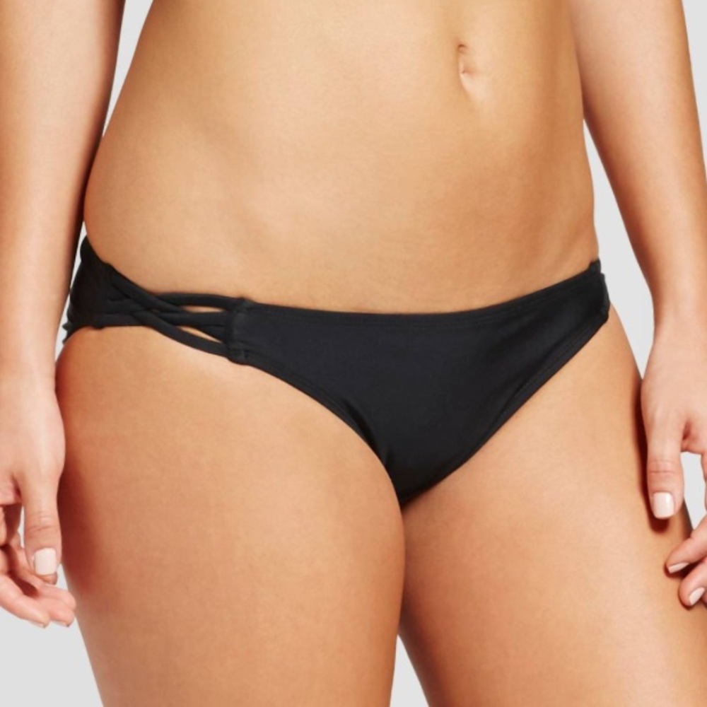 FINAL PRICE: NWT Medium black cheeky swim bottoms