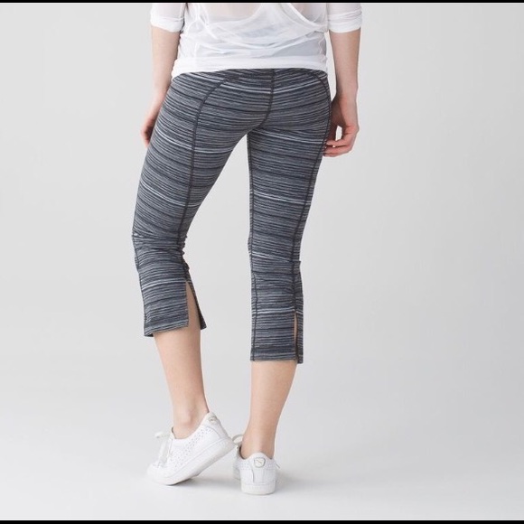 lululemon athletica Pants - Lululemon Gather & Crow Crop II