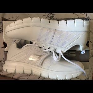 SKECHERS RELAXED SURE TRACK EARTH