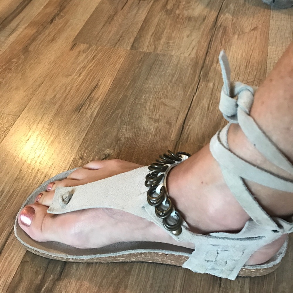 FREE PEOPLE  thong sandal. Sz 36