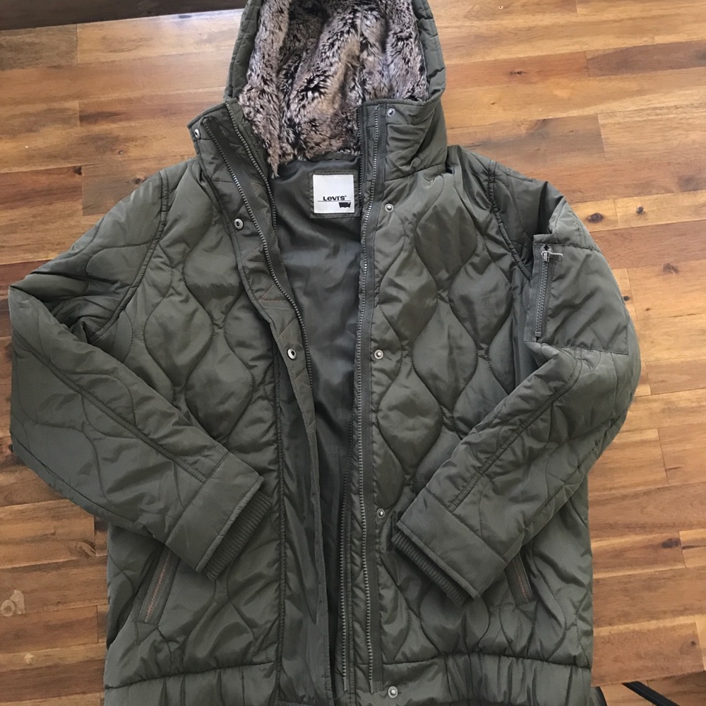 Levi's puffer jacket hoodie
