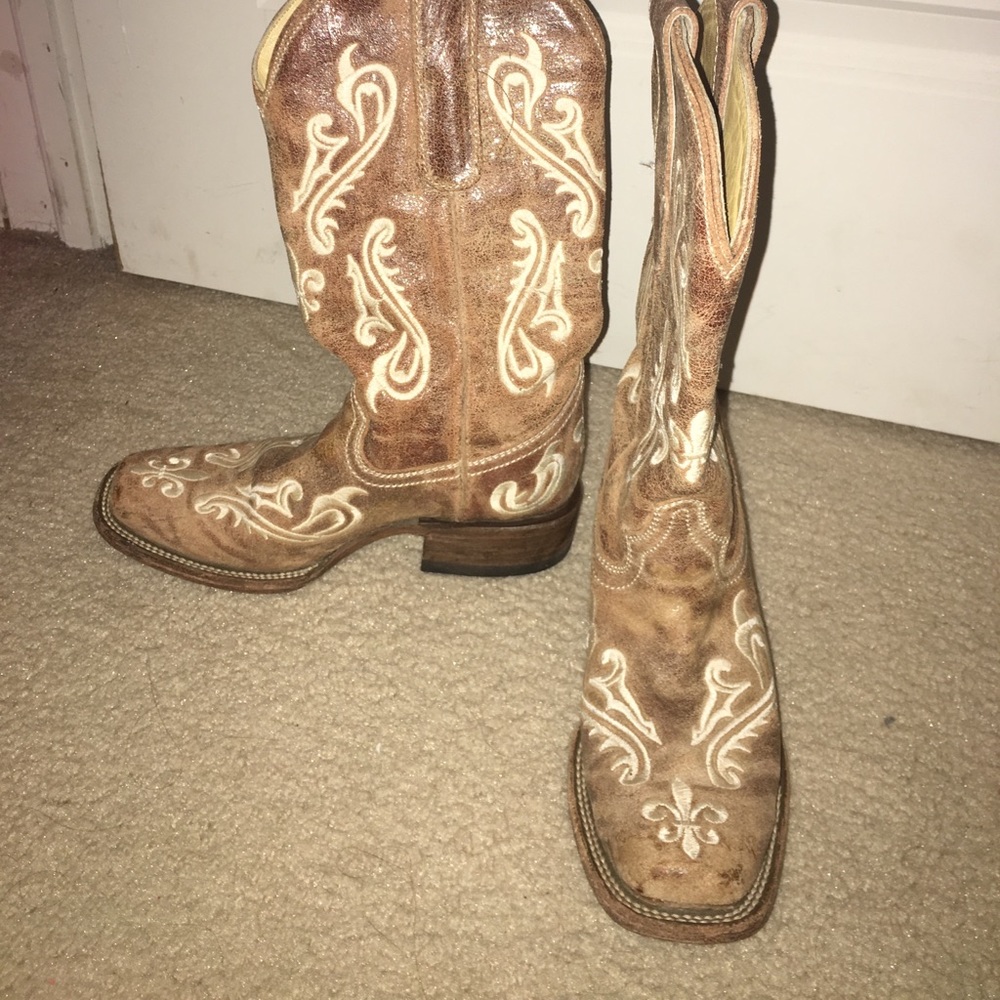 Corral boots size 5.5