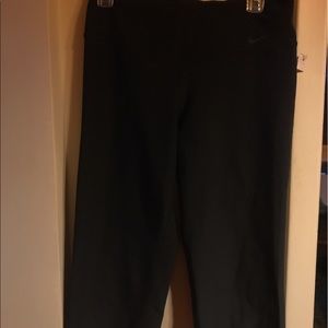 LIKE NEW CROPPED NIKE PANTS