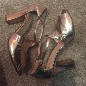Never worn gold Cole Hann heels