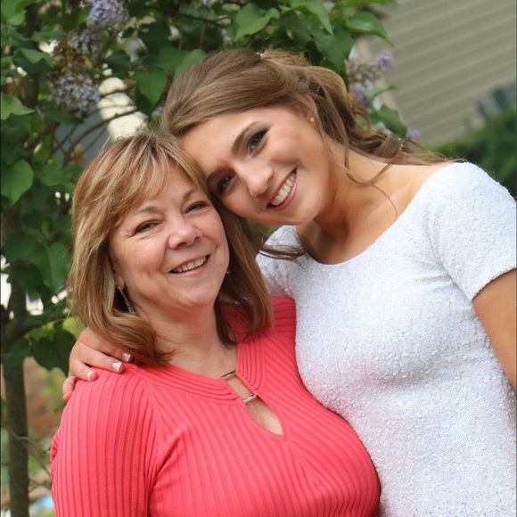 Meet your Posher, Danielle - Picture 1 of 1