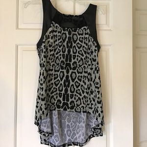 Sleeveless hi-lo top