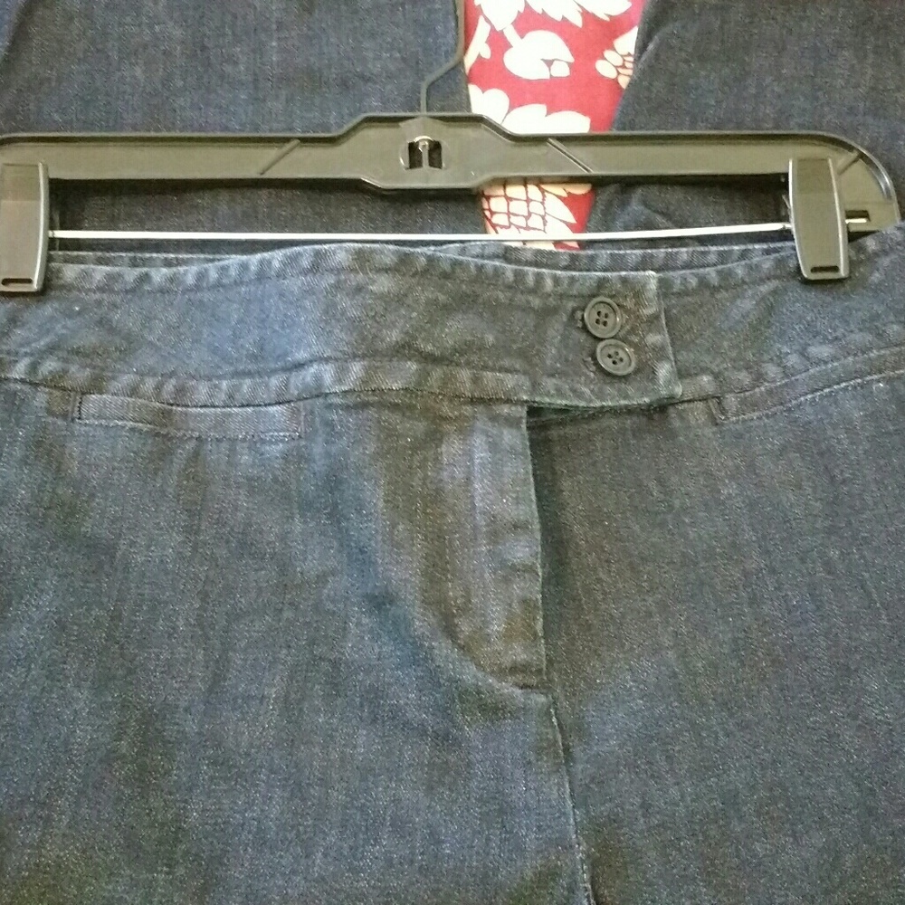 Dark wash, dressy cropped jeans.