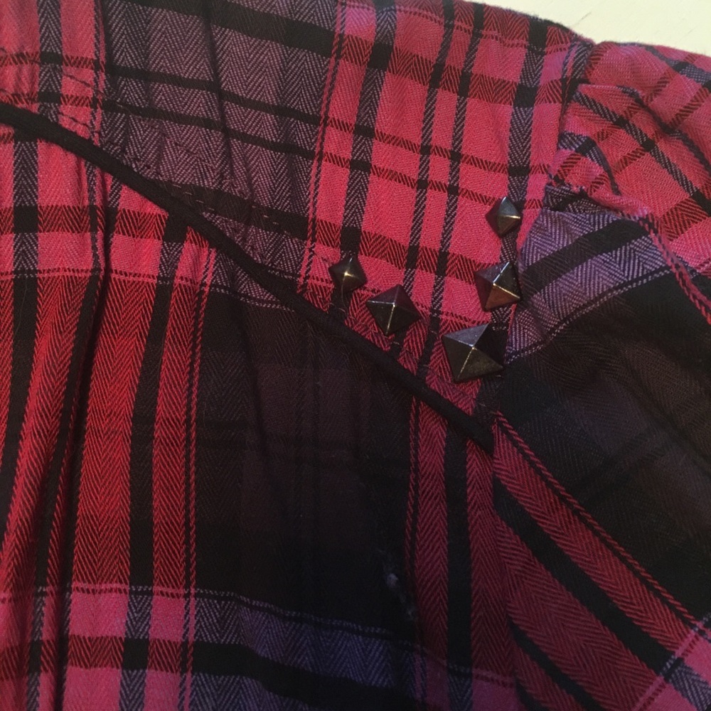 Plaid Studded Top - Picture 4 of 6
