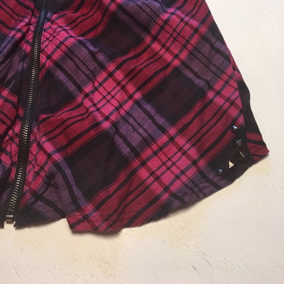 Plaid Studded Top - Picture 5 of 6