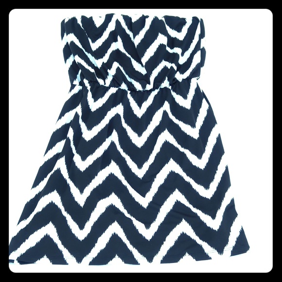 Black and white strapless dress. - Picture 1 of 1