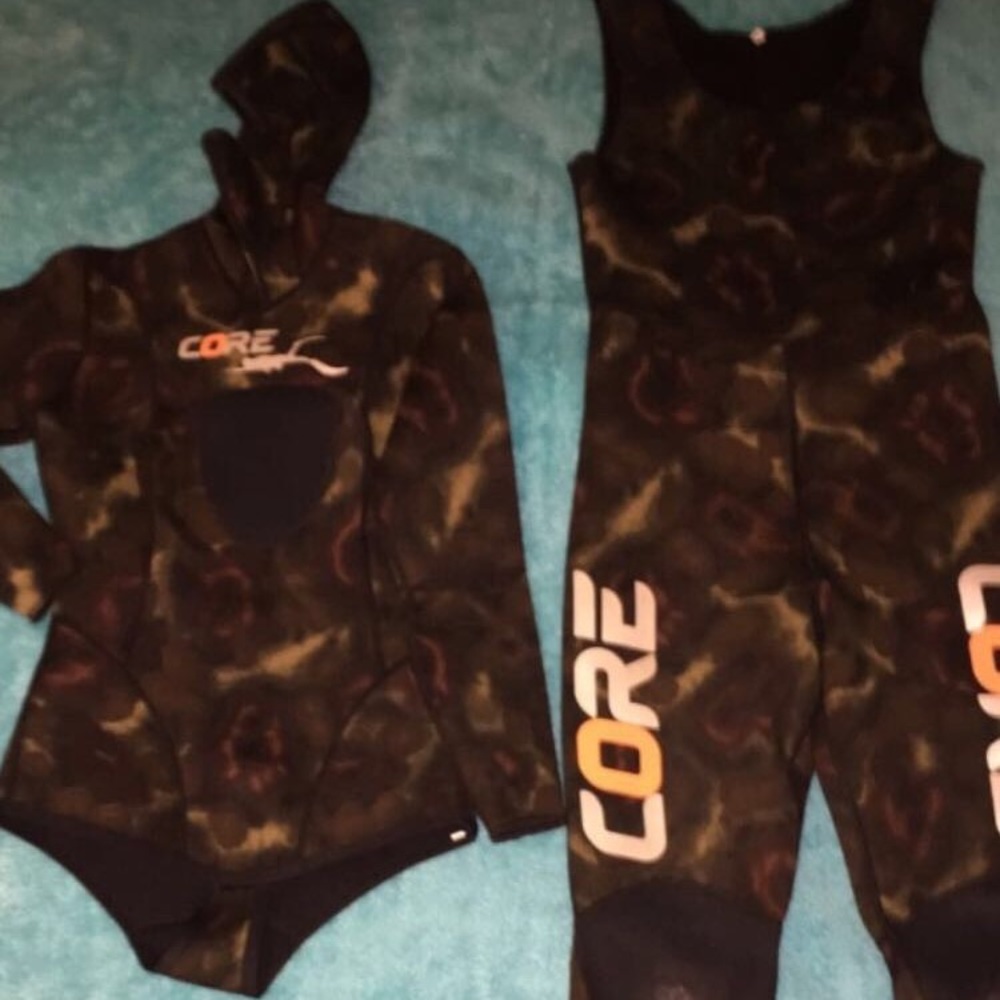 Wetsuit core for scubadiving and surfing