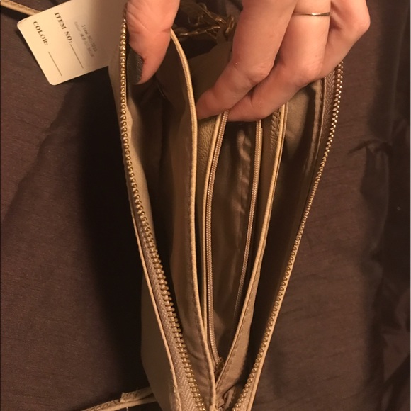 Cross-body clutch - Picture 2 of 5