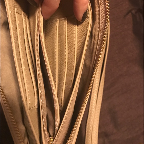 Cross-body clutch - Picture 4 of 5