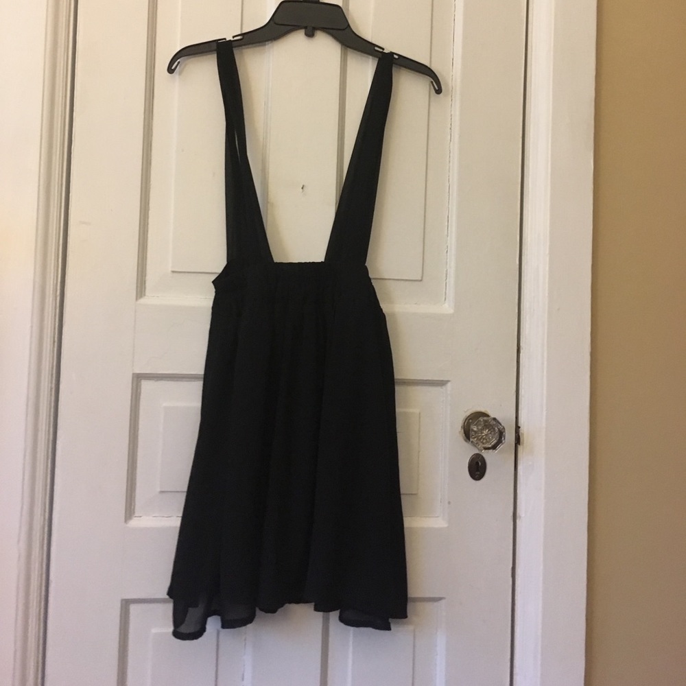 Suspender skirt