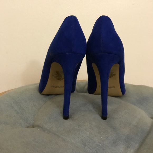 Cobalt asymmetrical pointy-toe pumps || EXPRESS - Picture 3 of 5