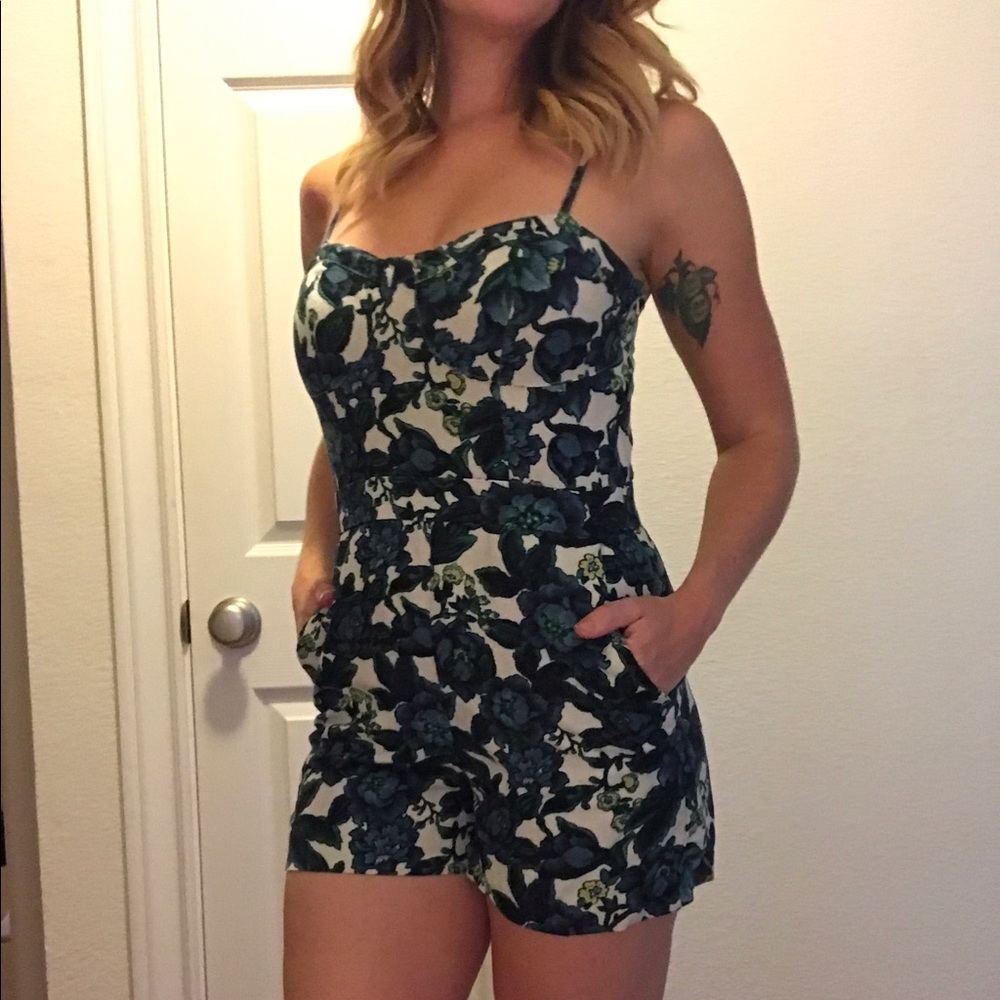 💥price drop💥LOFT petite floral print romper