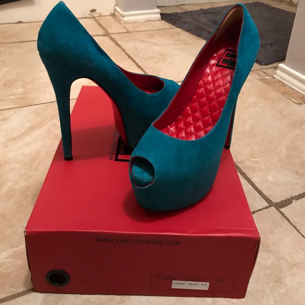 Emelio Frank platform suede pump