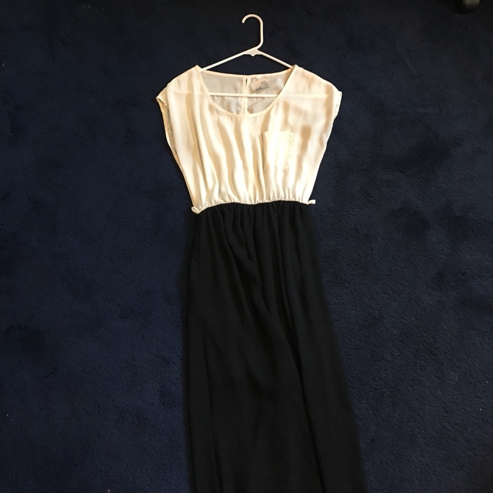 Long black and white dress!👗