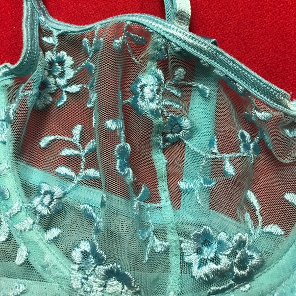 Victoria secret bra use 36B aqua color - Picture 2 of 6