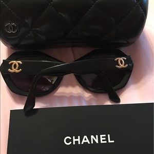 Chanel shades with case