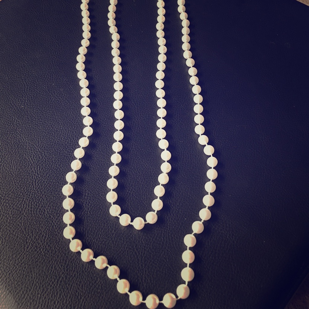 American Eagle pearl necklace