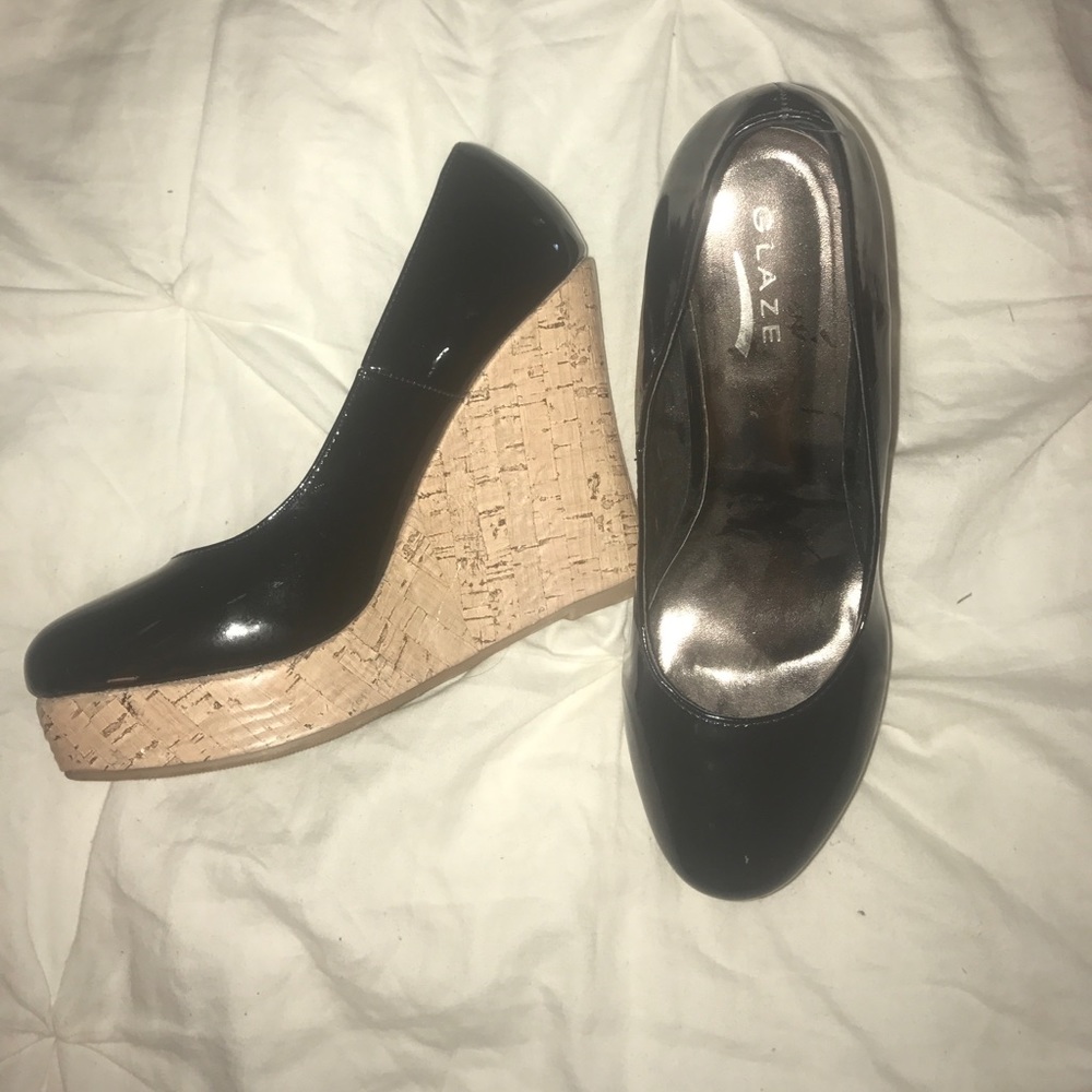 Shiny black wedges!