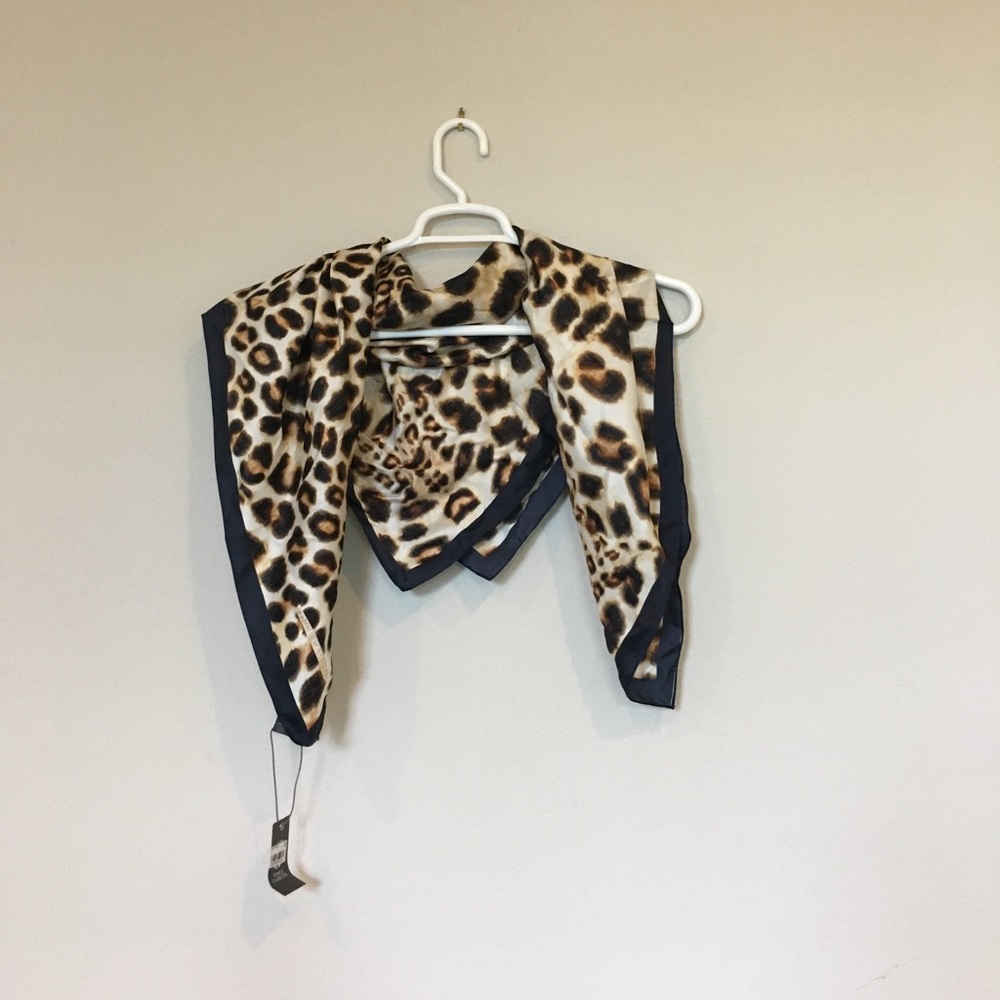 Leopard print shawl