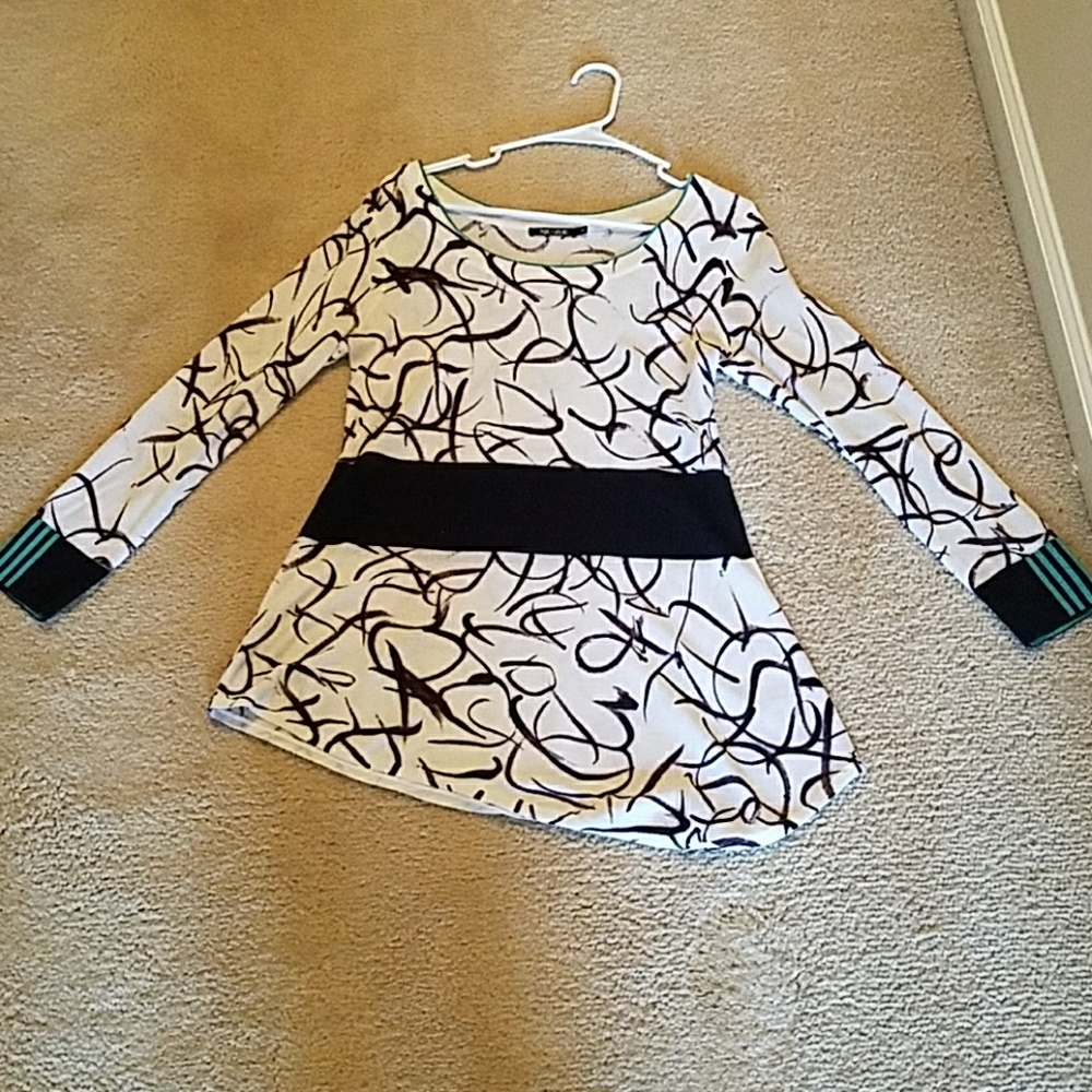 Fun Top with a neat bottom cut