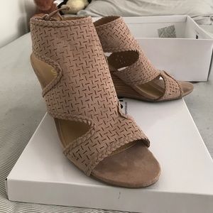 Blush Report high wedges