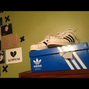 💥3HR PRICE DROP💥 Adidas Superstars