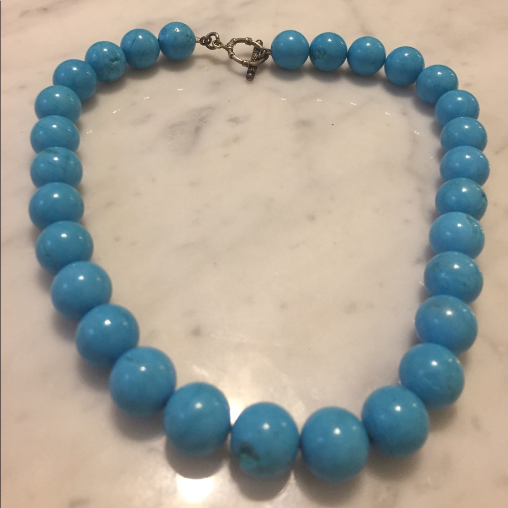 Turquoise bead necklace