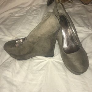 Grey wedges!