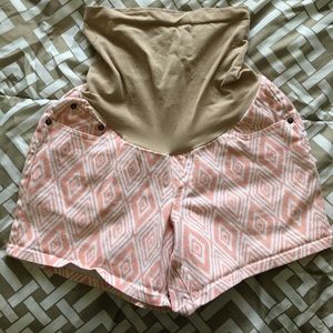 Super cute maternity shorts