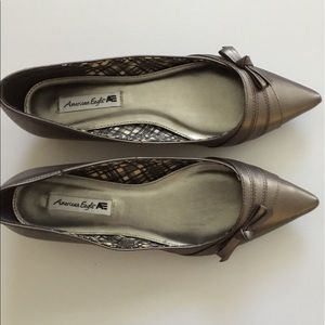 Grey/Silver Pointed Heels in 7W