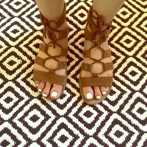 Dolce vita vegga tie up sandal in the color saddle