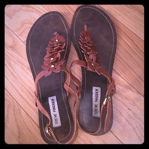 Steve Madden flowered flat sandals - size 9
