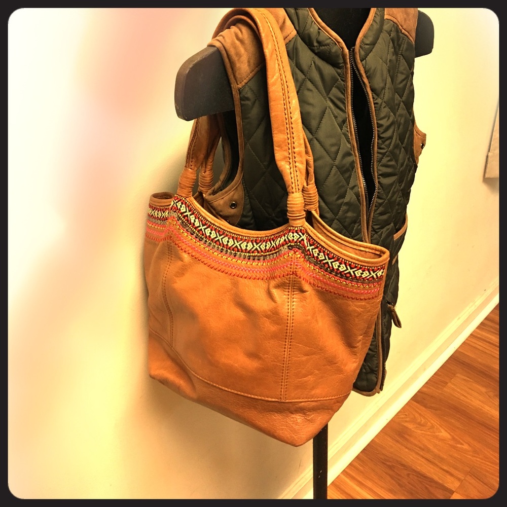 Beautiful tan leather Sak handbag