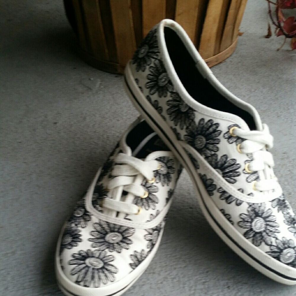 Kate Spade Black Embroidery Daisy Keds