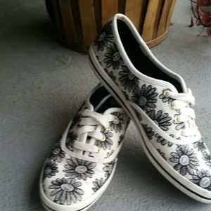 Kate Spade Black Embroidery Daisy Keds