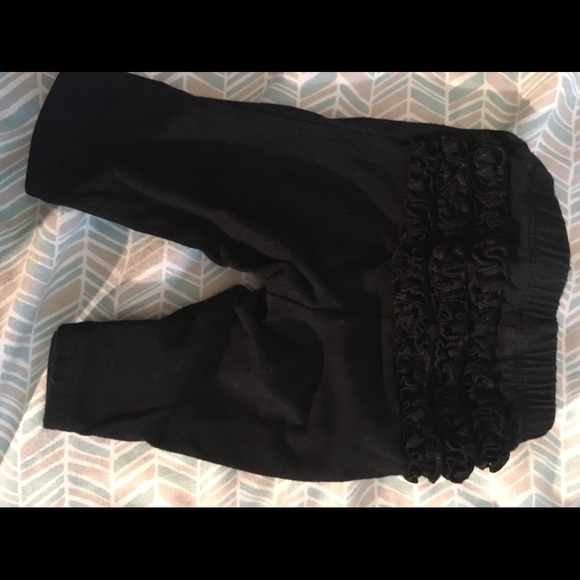Old Navy Ruffled Bottom Pants - 2pair - Picture 2 of 8