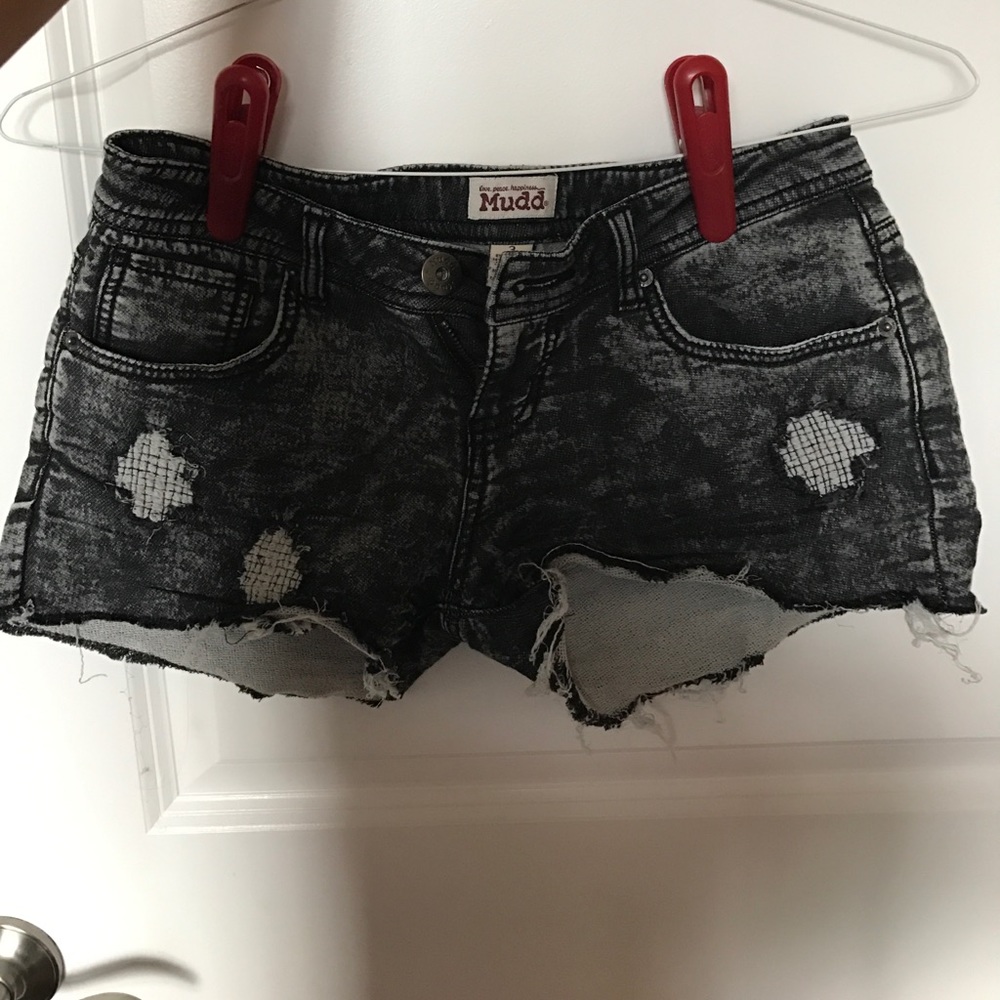 Short size 3! Worn maybe 3 times! 🌸🌺🎈